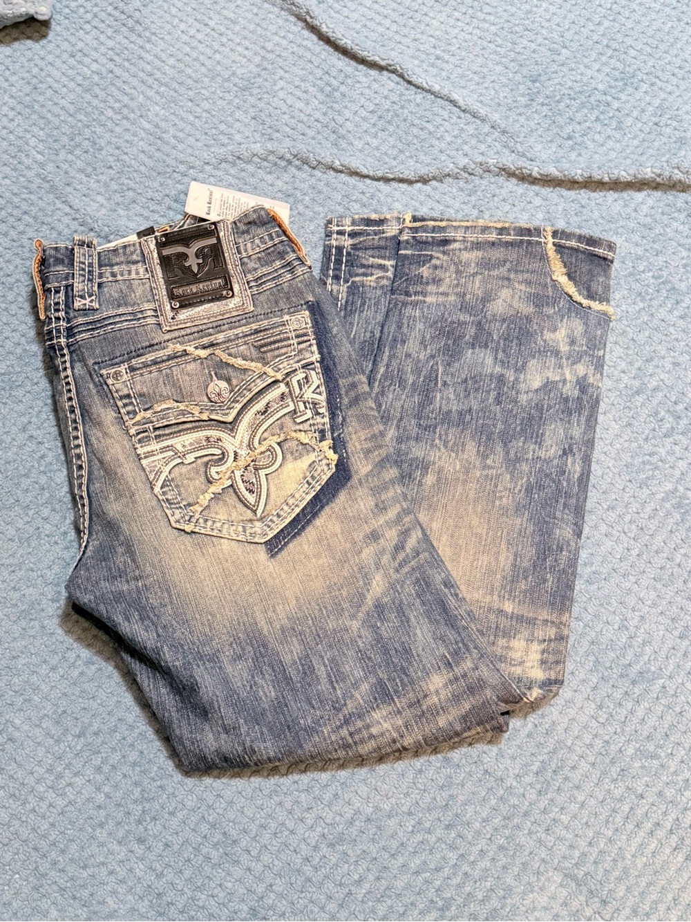 NWT Rock Revival Embroidered Pocket Distressed Jeans in Faded Blue - Picture 2 of 6
